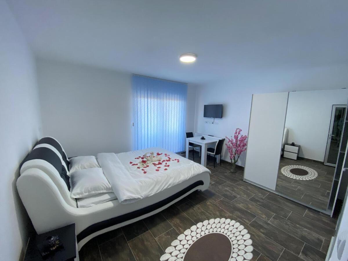 Motel Aladin Cazin Extérieur photo