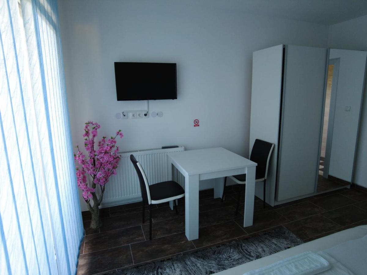 Motel Aladin Cazin Extérieur photo