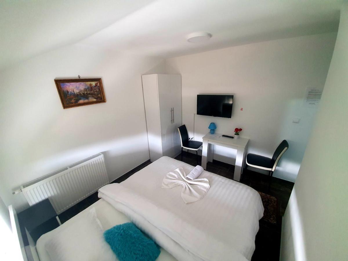 Motel Aladin Cazin Extérieur photo