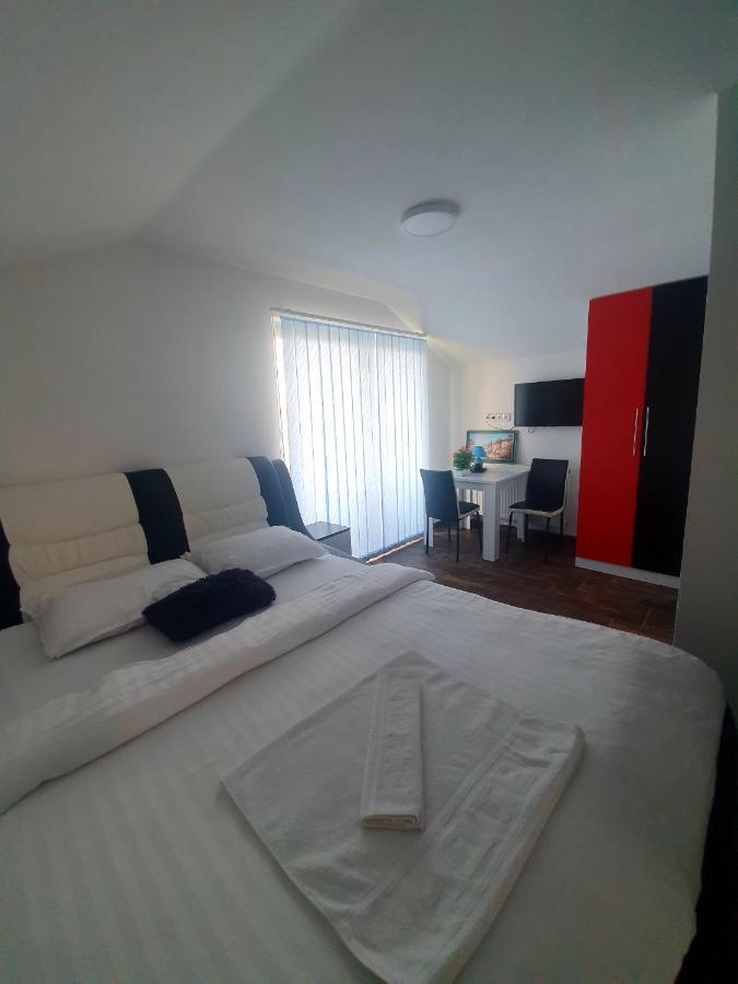 Motel Aladin Cazin Extérieur photo